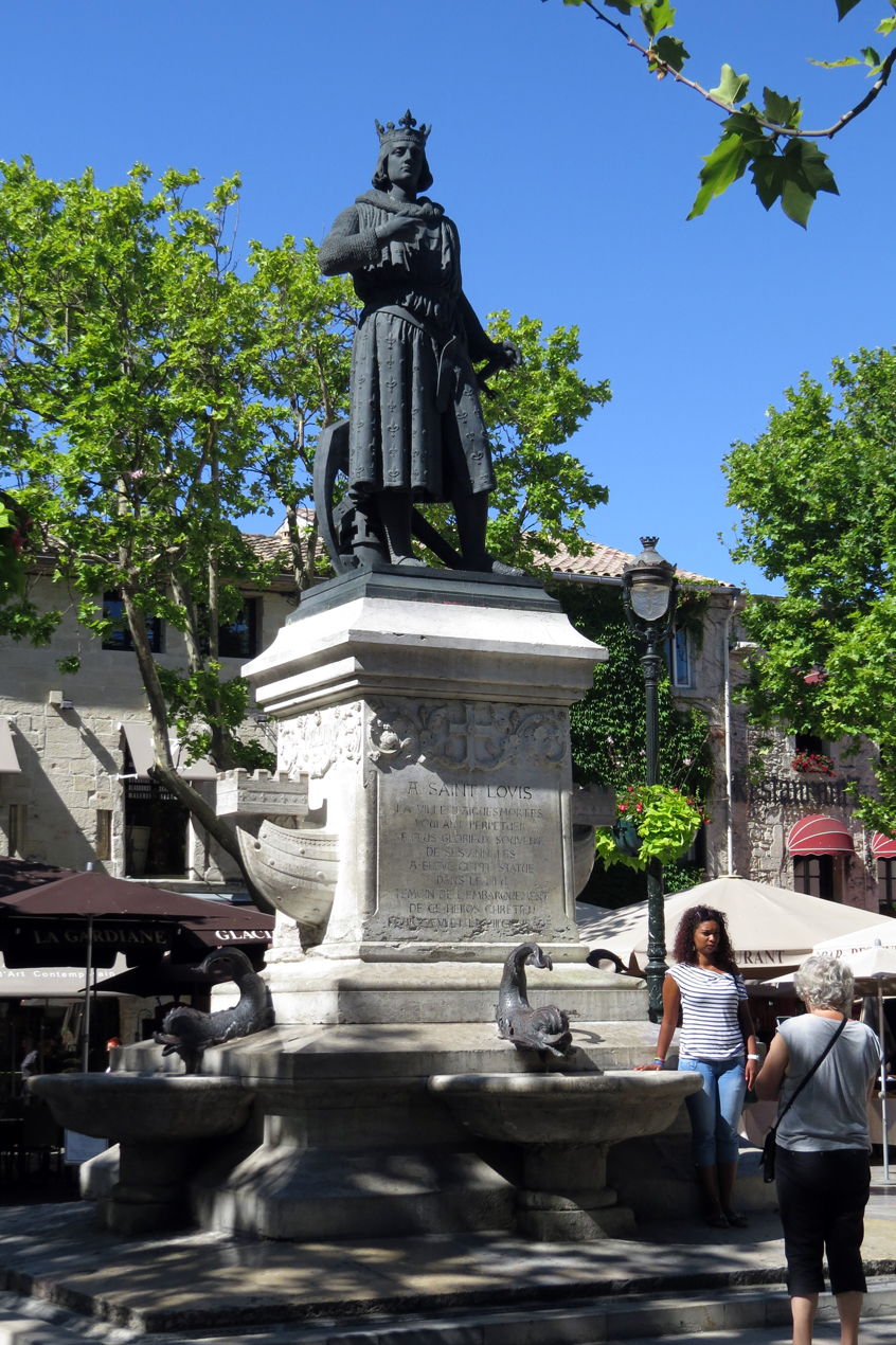 Pomnik Ludwika Świętego na placu jego imienia
