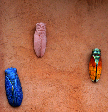 Ceramiczne cykady w Roussillon