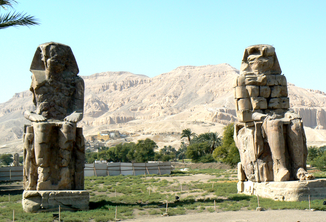 Teby zachodnie, Kolosy Memnona