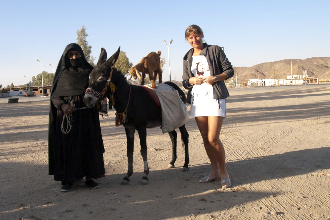 Oaza na skraju Qeny, Renatka i mieszkańcy