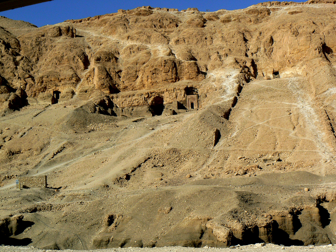 Inne wykopaliska w Deir el-Bahari