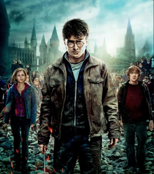 Harry z przyjaciółmi na gruzach Hogwartu